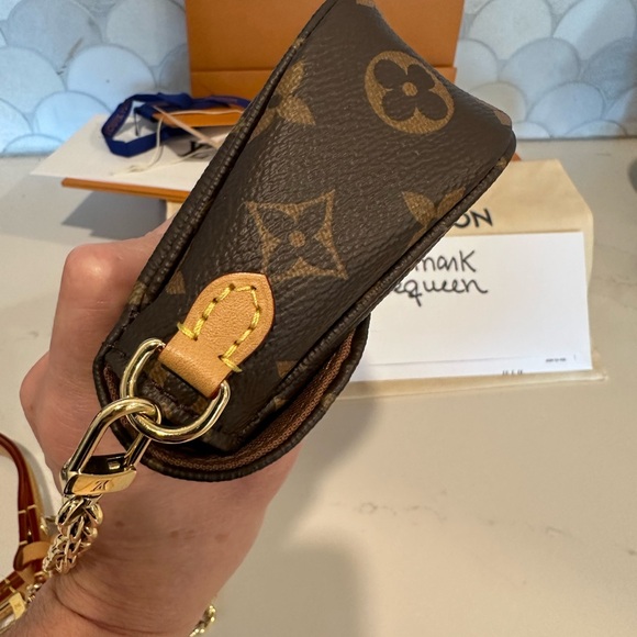 Louis Vuitton Ivy wallet on chain - Picture 8 of 17